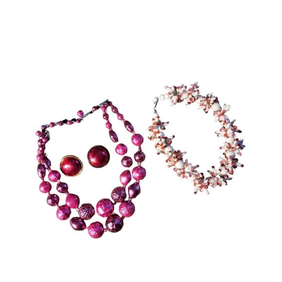 Vintage Jewelry - Set of vintage beaded jewelry